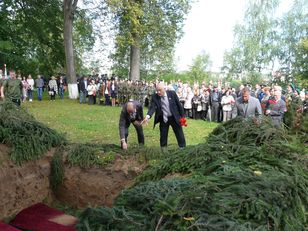 Перезахоронение Мигалово 02,09,2015 они до смертного часа оставались солдатами_09.jpg